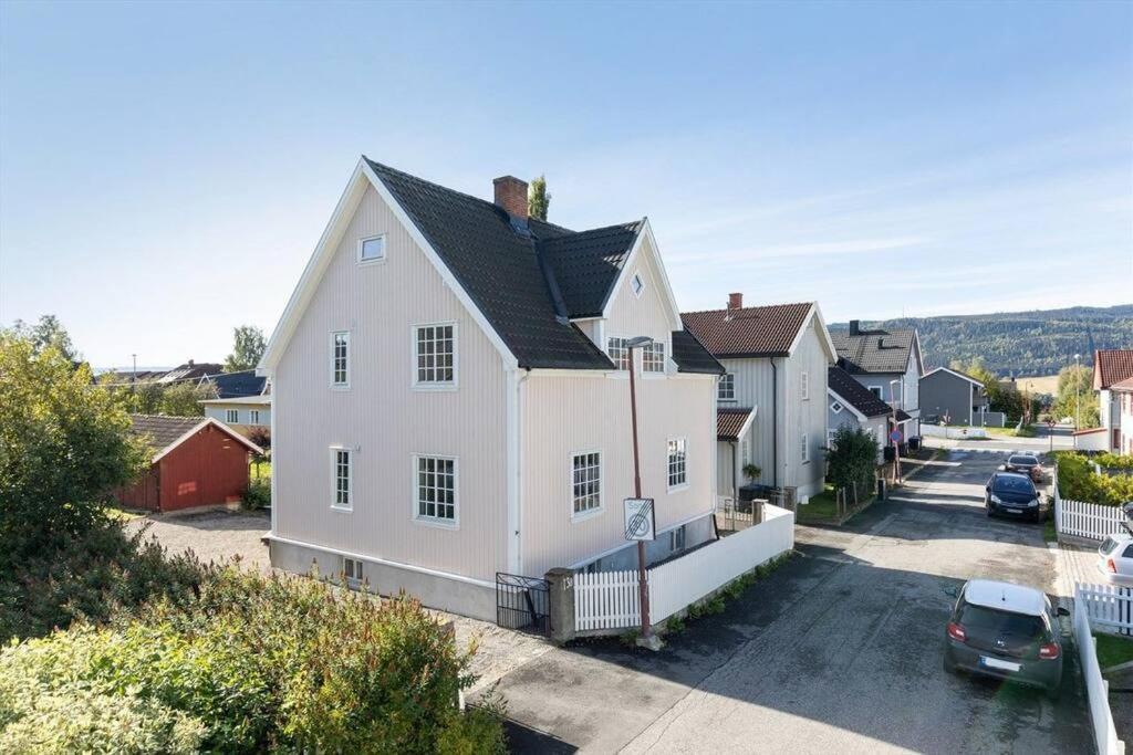 Lys Og Sentral Leilighet Med Terrasse Og Hage Apartment Лилехамер Екстериор снимка